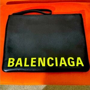 Balenciaga Clutch !!
